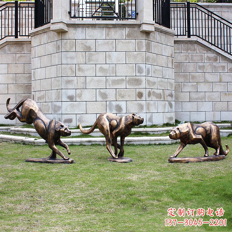 运城仿铜金钱豹抽象玻璃钢雕塑-公园园林草坪动物摆件