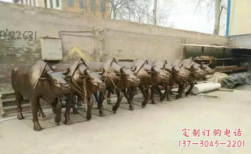 运城仿铜牛玻璃钢动物雕塑