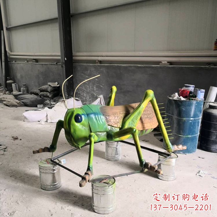 运城仿真蚂蚱玻璃钢蝗虫雕塑