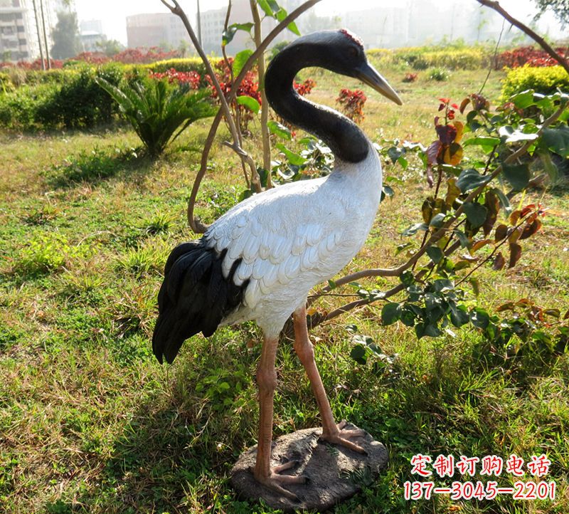 运城精致仙鹤雕塑，飞翔在自由的天空
