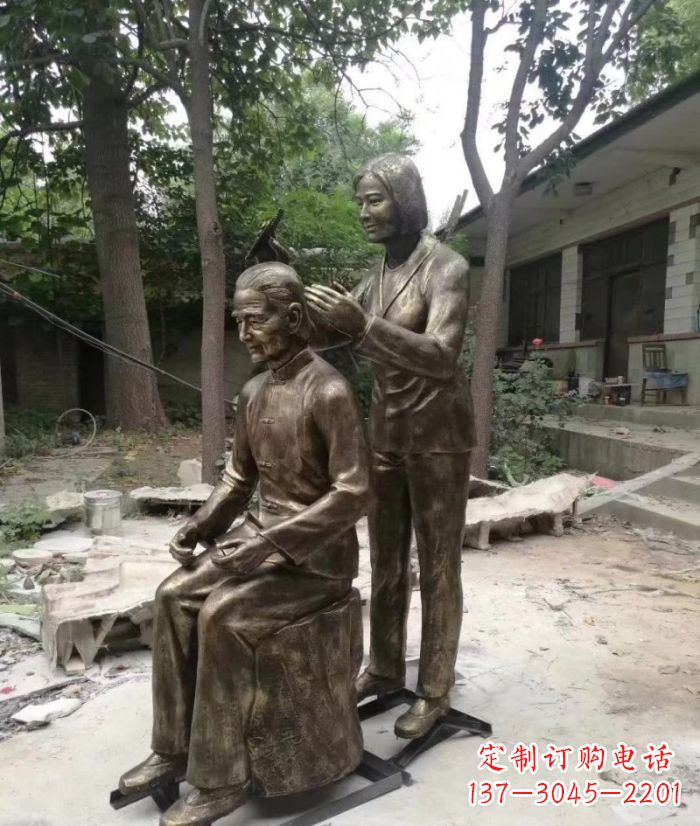 运城纪念母亲的传统铜雕梳头人物