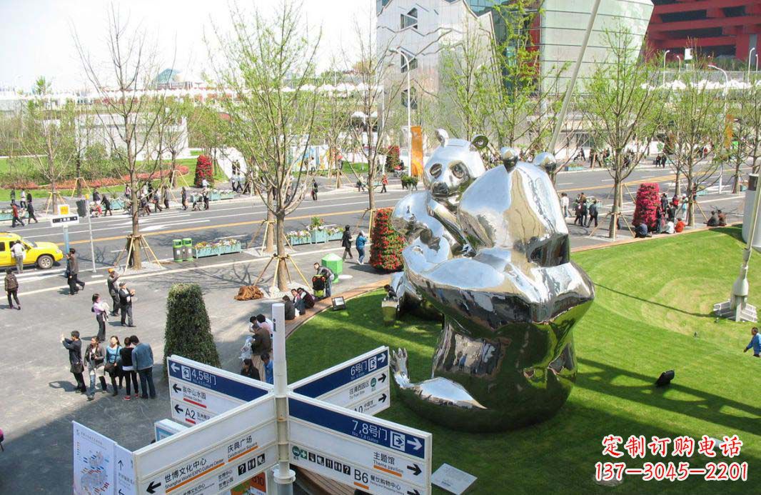 运城镜面不锈钢熊猫大型雕塑