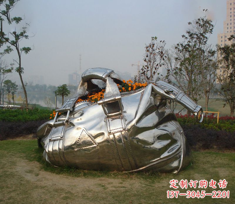 运城不锈钢手提包雕塑--传承经典,拥有独特之美