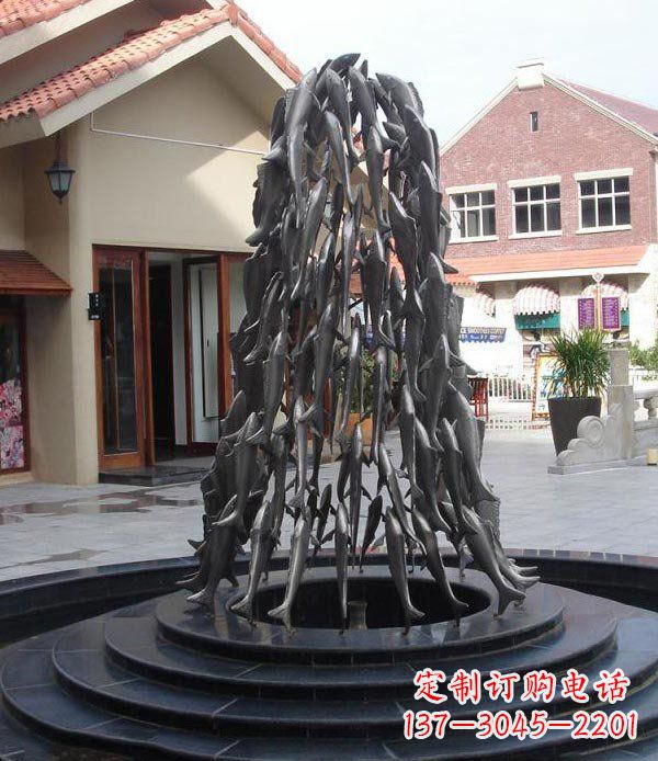 运城跃动的生命——景区向上游的鱼群喷泉雕塑