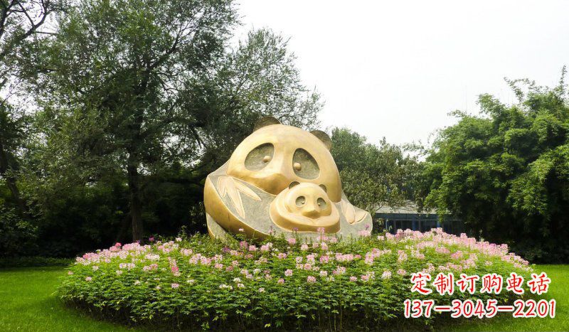 运城熊猫雕塑 - 令公园增添无限活力