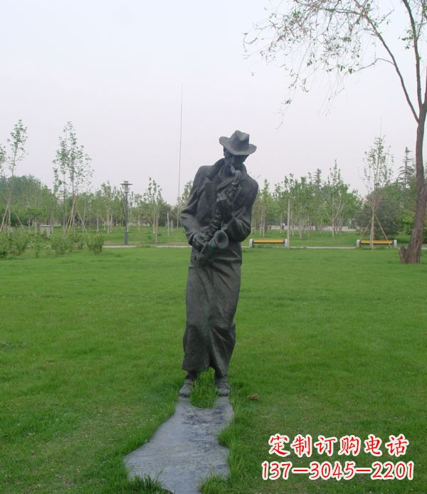 运城公园吹萨克斯人物铜雕