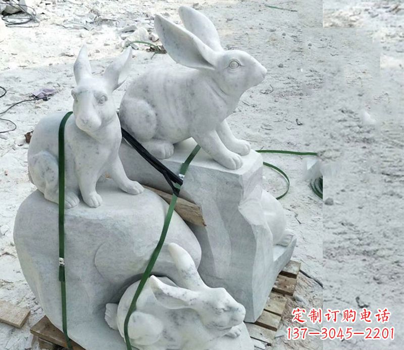 运城活泼可爱的兔子雕塑