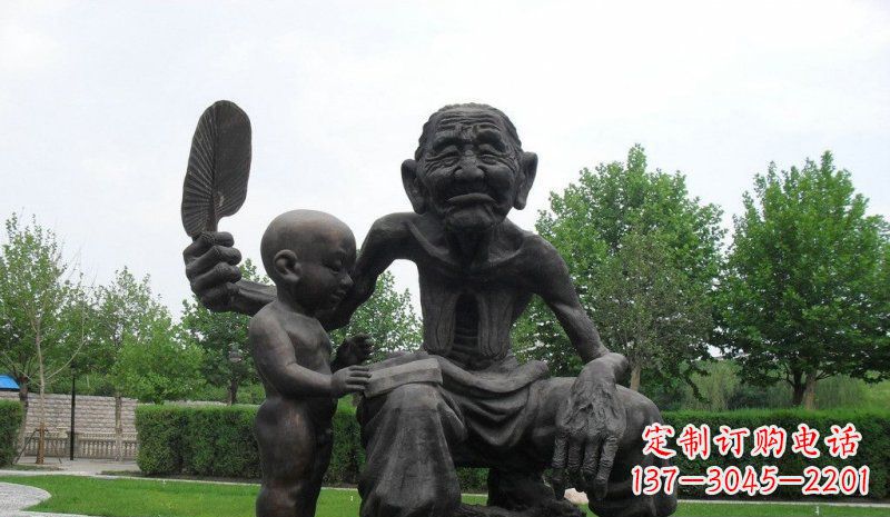 运城公园给孙子扇风的老人小品铜雕