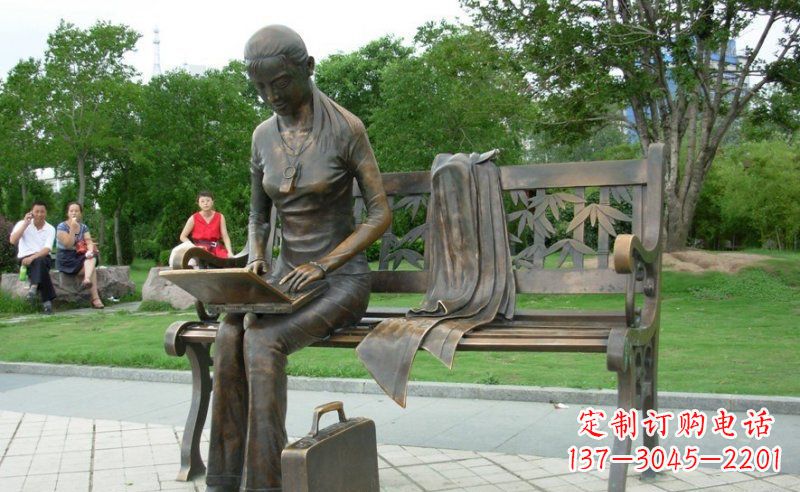 运城把童真雕刻在铜雕中——女孩雕塑