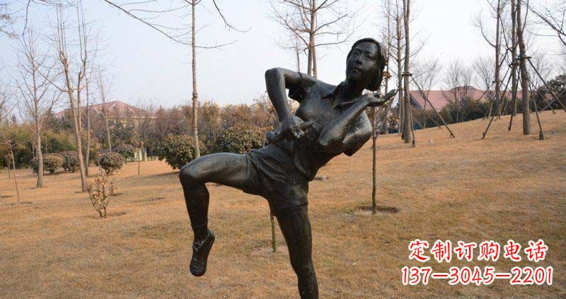 运城优雅美丽,练武女孩铜雕