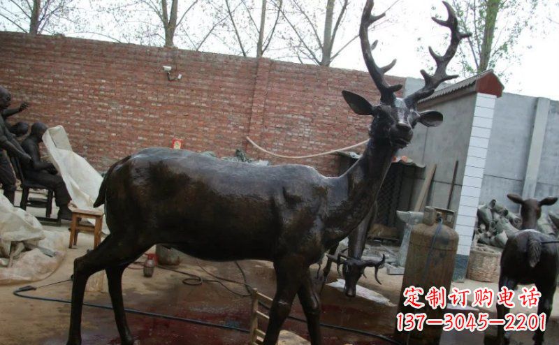 运城精美梅花鹿铜雕,施展艺术之美