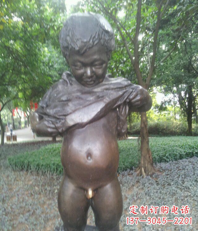 运城萌动活泼的男孩铜雕塑