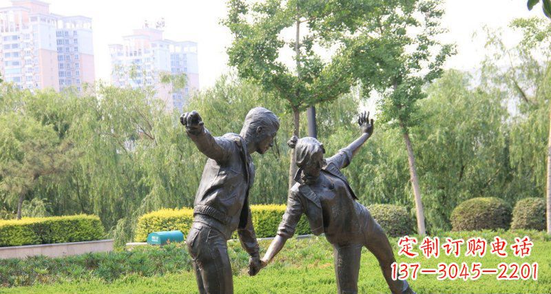 运城爱情铸就的浪漫情侣雕塑