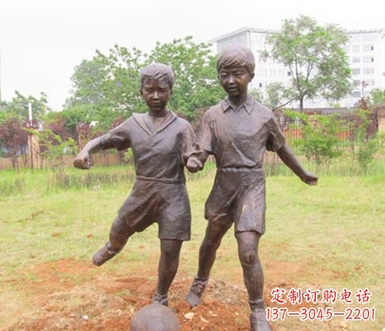 运城童心盎然的足球铜雕