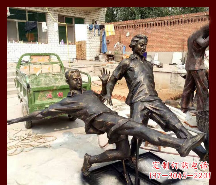 运城足球迷必备,象征性的足球雕塑
