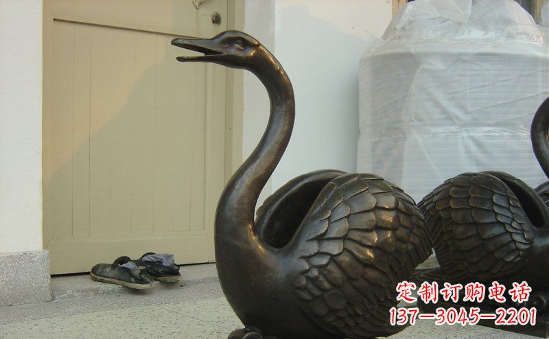 运城绝美铜板雕刻天鹅雕塑