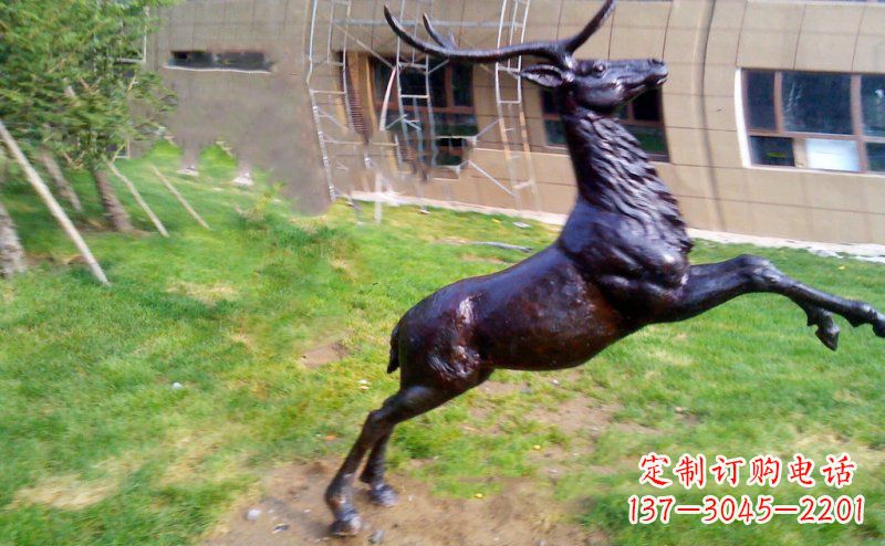 运城跳跃的鹿动物铜雕