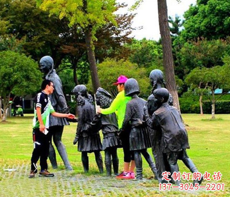 运城铜质老鹰抓小鸡雕塑