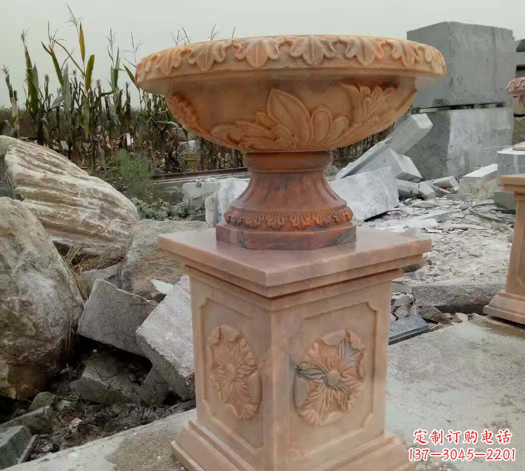 运城公园晚霞红花盆石雕