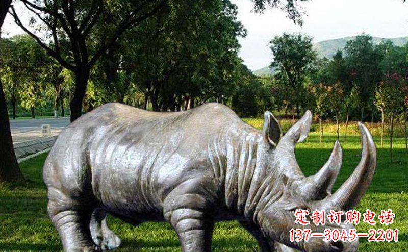 运城新题目犀牛玻璃钢雕塑——给公园增添独特美感