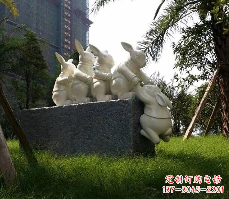 运城公园小品小兔子石雕