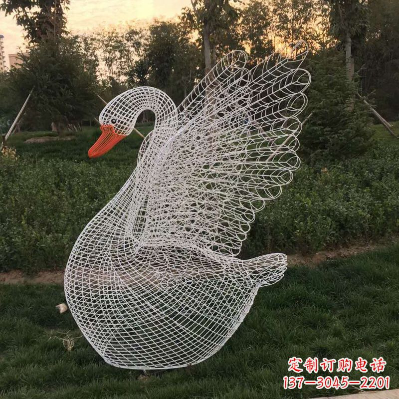 运城秀美天鹅铁艺雕塑,点缀公园绿地
