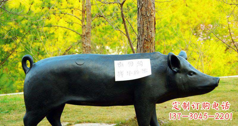 运城优雅活泼的公园猪铜雕