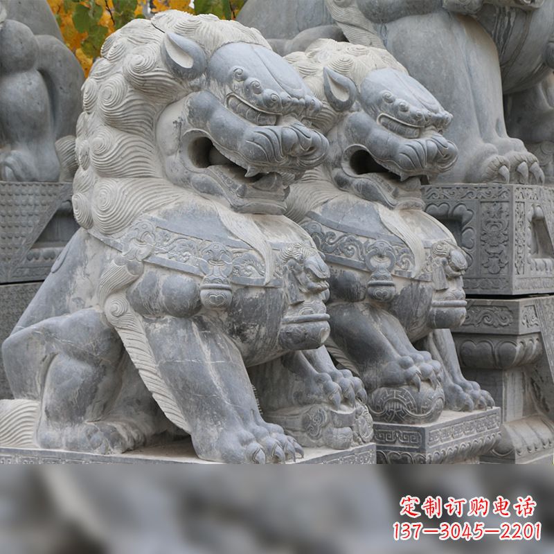 运城中领雕塑:仿故宫青石狮子雕塑