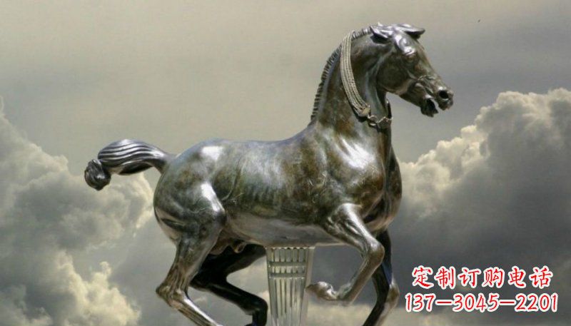 运城铜雕艺术品:纯手工雕刻的奔马铜雕