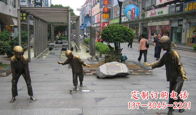 运城中领雕塑:陀螺小品人物铜雕