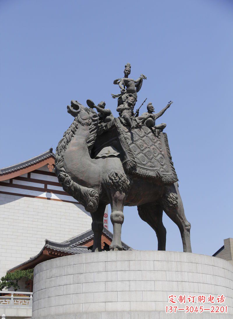 运城中领雕塑:古代人物骑骆驼铜雕