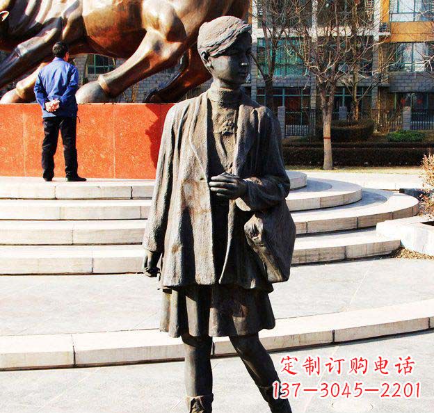 运城真实可爱的女孩铜雕塑