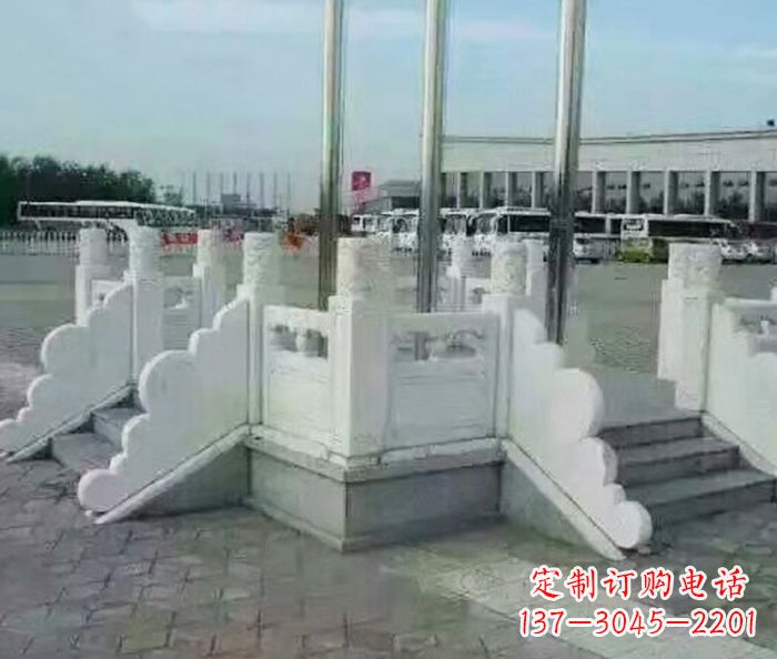 运城中领雕塑提供绚丽升旗台石雕,一种标志性的…