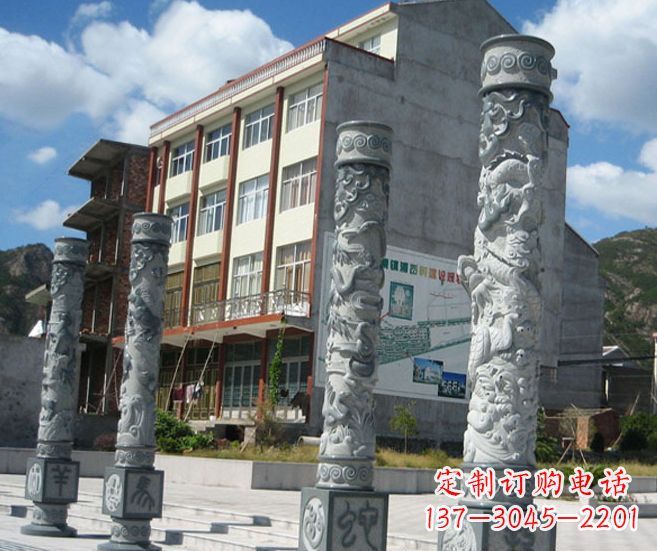运城以龙柱为原型的十二生肖石雕
