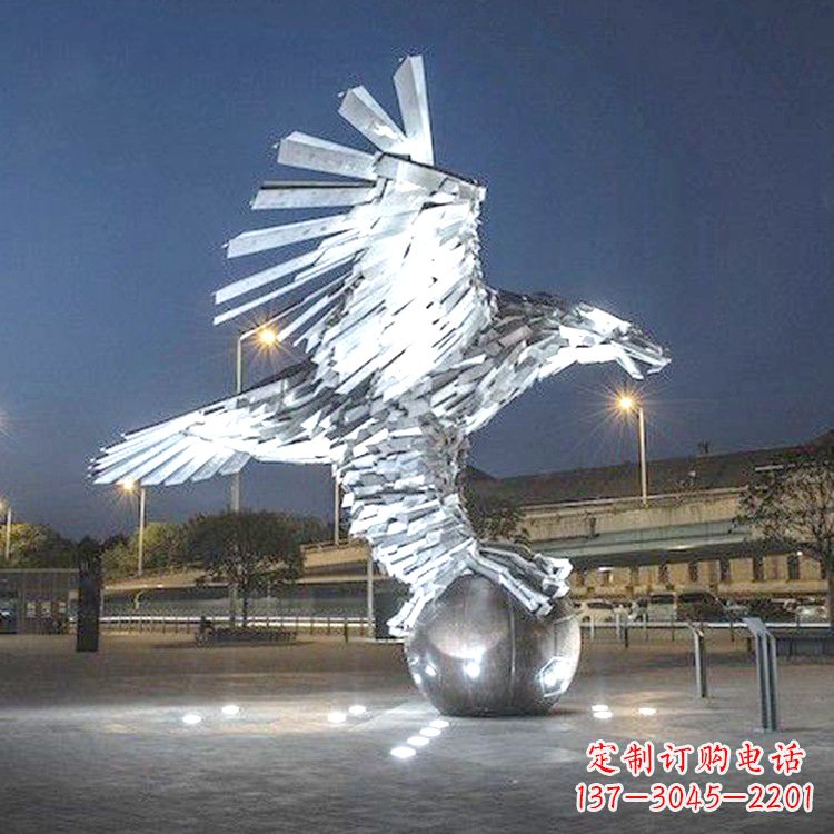 运城中领雕塑的金属质感老鹰雕塑是一款精美而又…