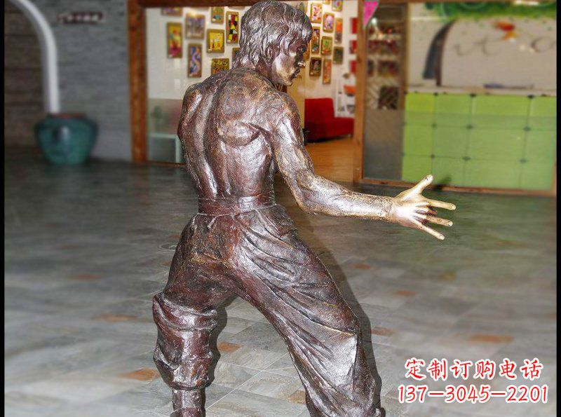 运城精致铜制李小龙雕塑,雕刻细腻精美