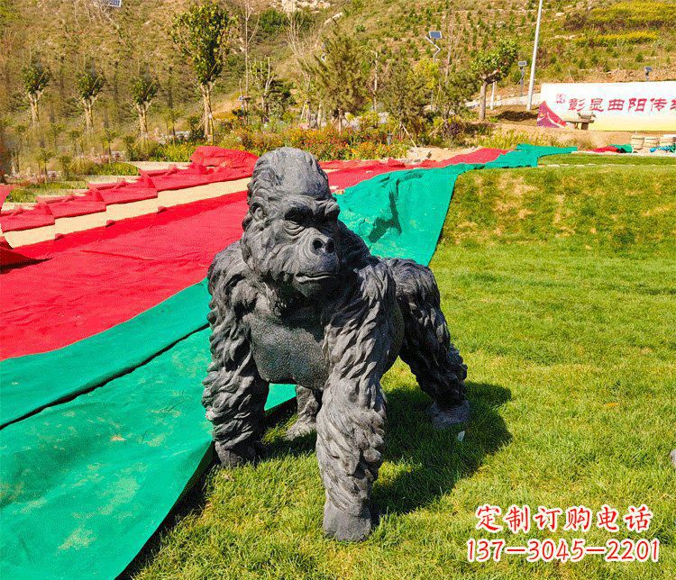 运城新颖优雅的广场铜雕行走猩猩雕塑