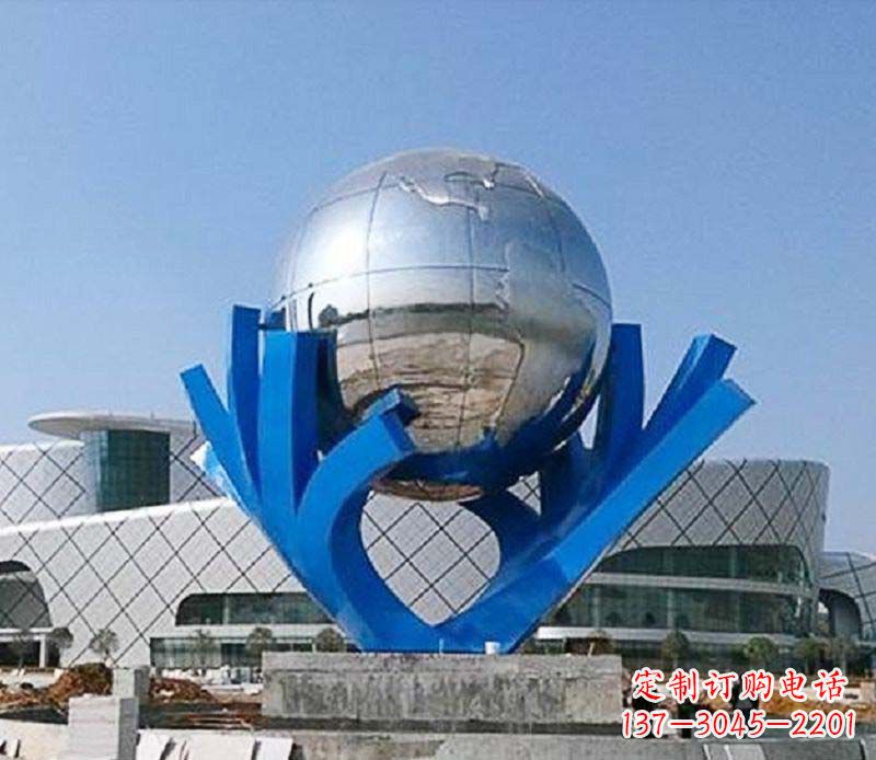 运城中领雕塑打造把地球握在手中精致不锈钢抽象雕塑