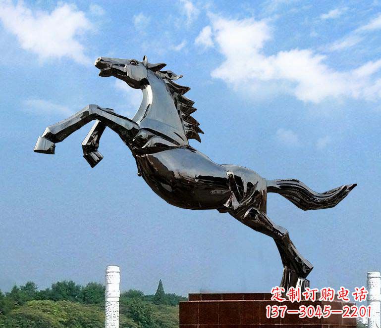 运城浑然天成的激情奔马雕塑
