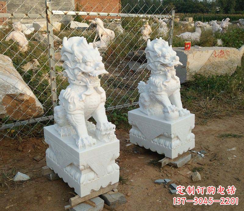 运城精美雕刻石麒麟,添玉门口踩球景象
