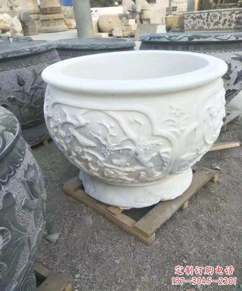 运城汉白玉材质可爱水缸雕塑
