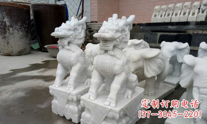 运城汉白玉麒麟雕塑:门口镇宅石雕之美