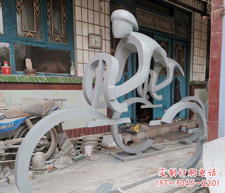运城户外不锈钢骑自行车人物雕塑