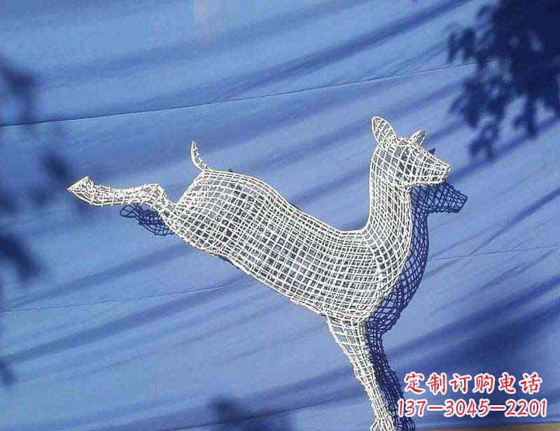 运城搭载优雅气质的不锈钢小鹿雕塑