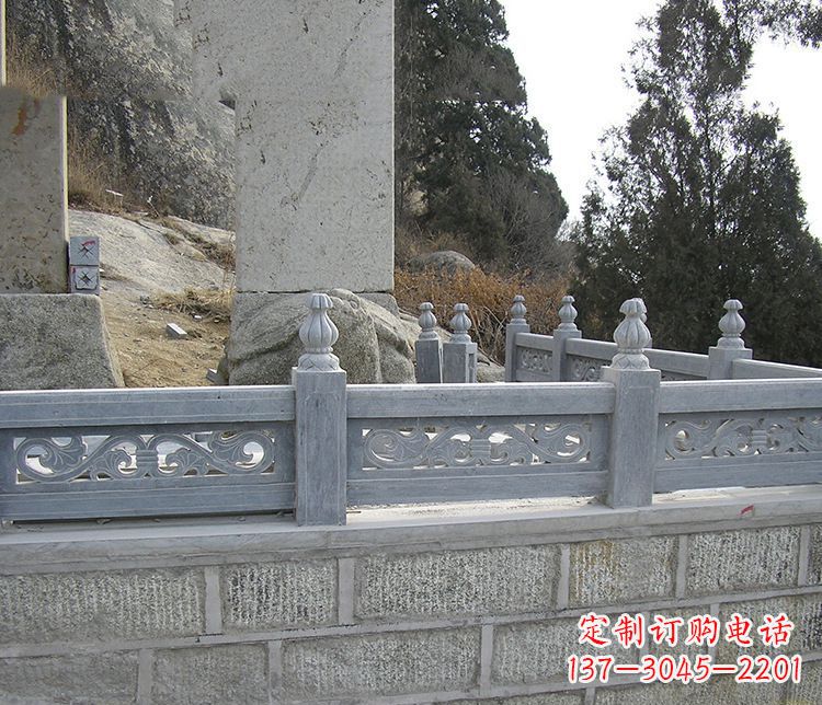 运城中领雕塑:门神镇守!大理石栏板石雕