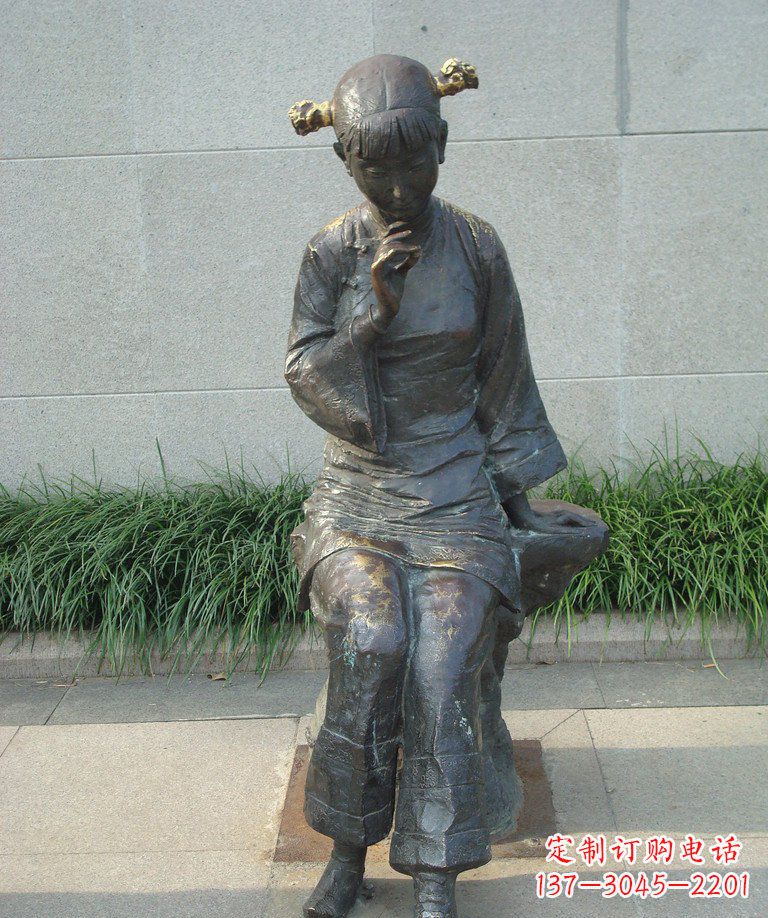 运城描绘心灵世界的街边低头思考的女孩景观铜雕