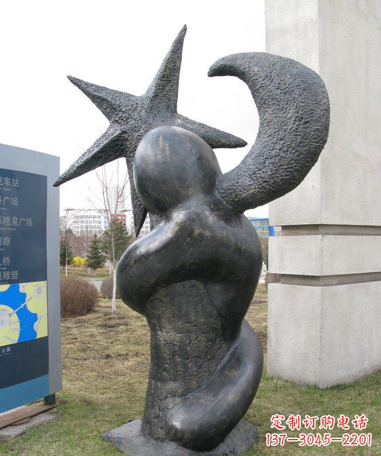 运城街边星星月亮景观铜雕是由中国领雕塑定制的…