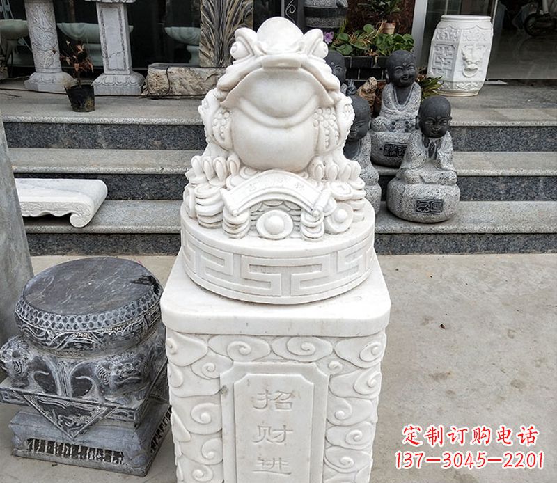 运城金蟾立柱石动物雕塑