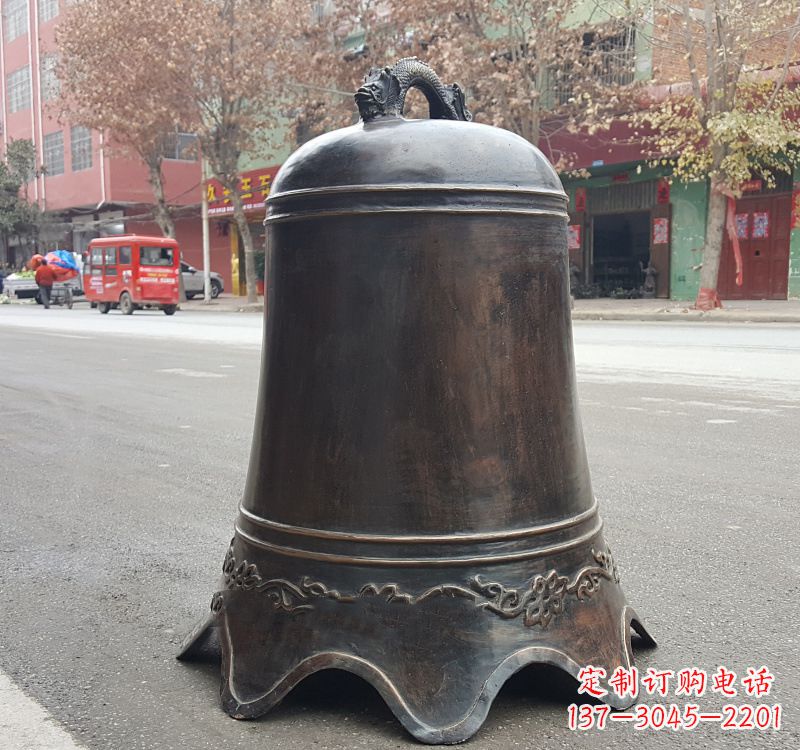 运城铜钟雕塑:精致美观的景观艺术