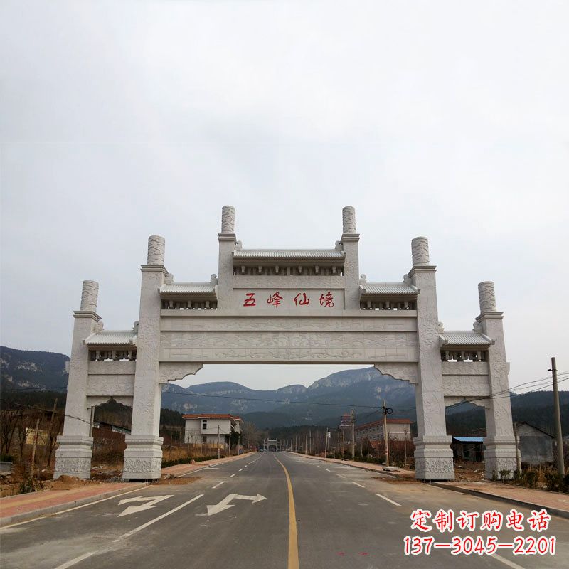 运城领雕塑:景区路口三间四柱牌坊雕塑